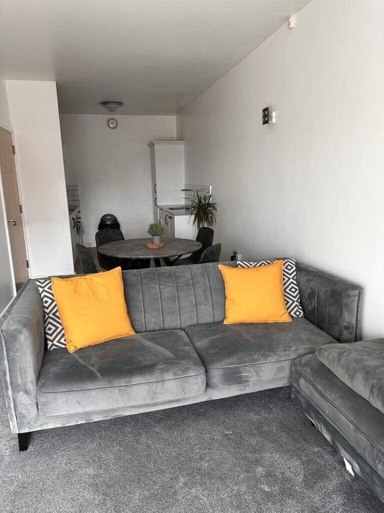 Recently Refurbished Apt Central Mk Free Parking Milton Keynes Exterior foto